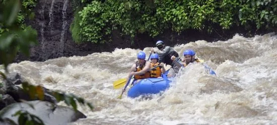 WHITEWATER RAFTING 2/3